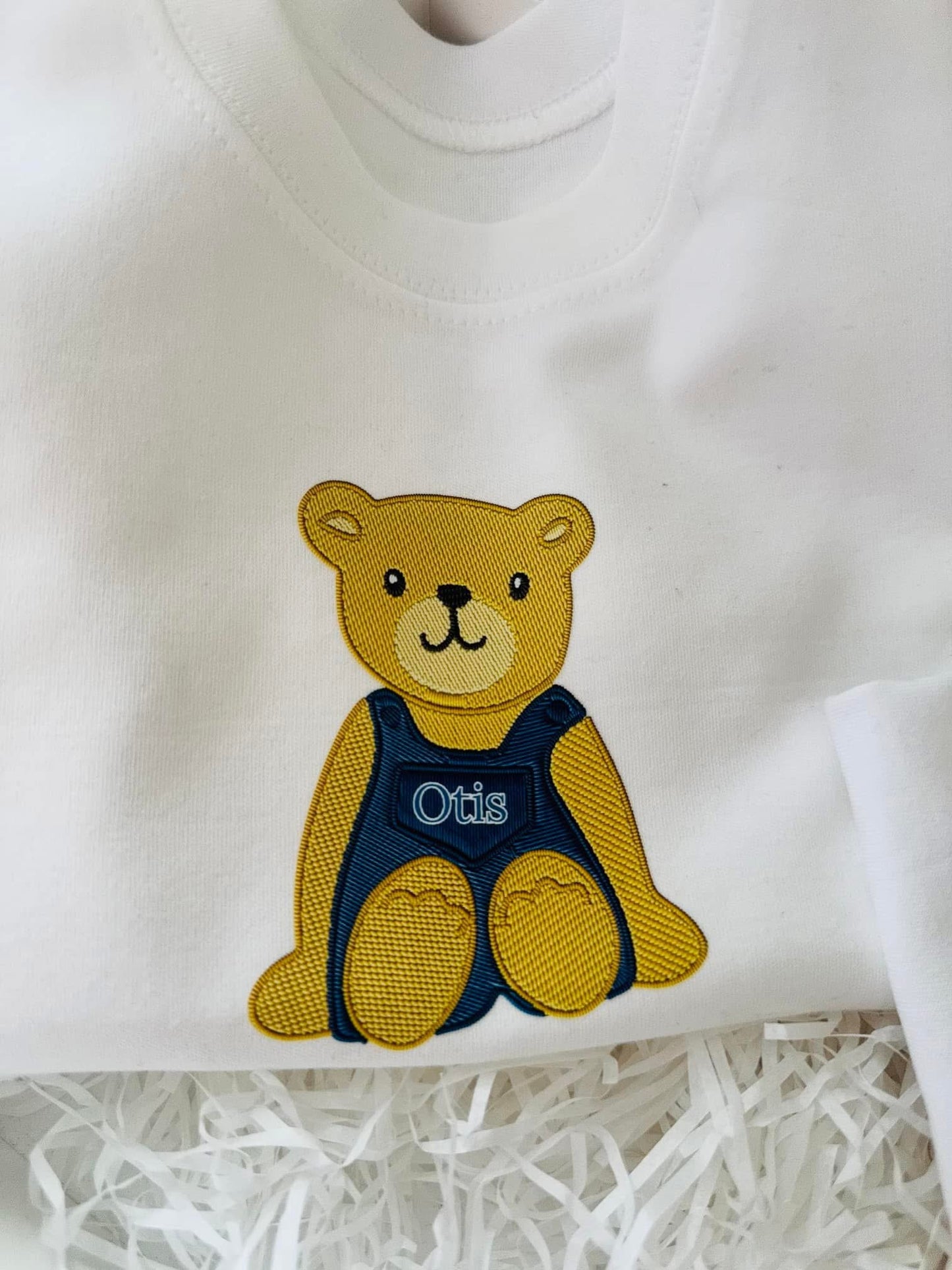 EMBROIDERY DESIGN BEAR PERSONALISED T-SHIRT